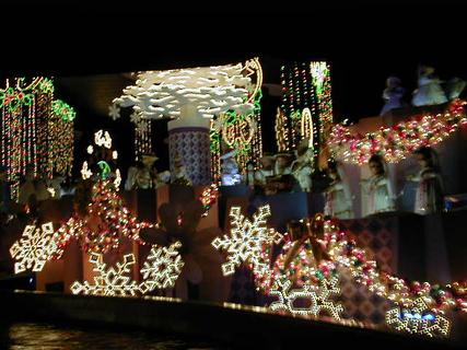 Lights in Small World<br>Location: <a href="https://www.google.com/maps/search/?api=1&query=33.81505,-117.91758" target="_new">Disneyland</a>